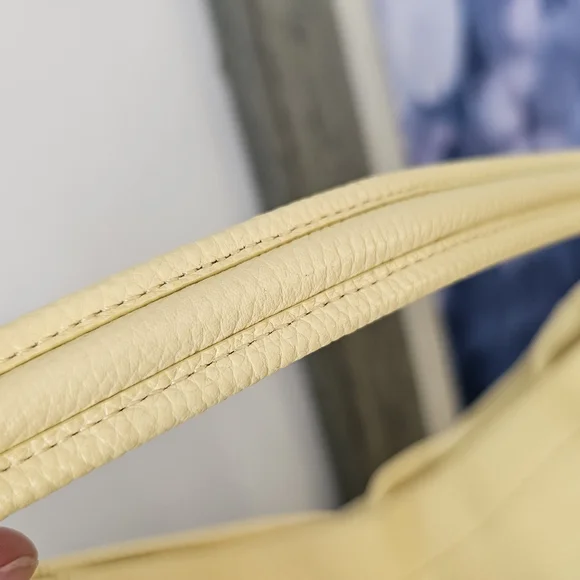 ✨COACH Scout Hobo Shoulder Bag (Like New)(Soft Yellow) - Picture 11 of 16